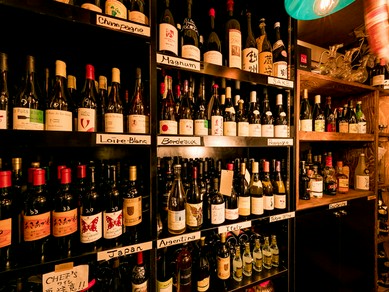 オーナーシェフが自ら足を運んで選んだこだわり自然派ワイン