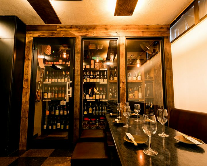 個室で気の合う友人と