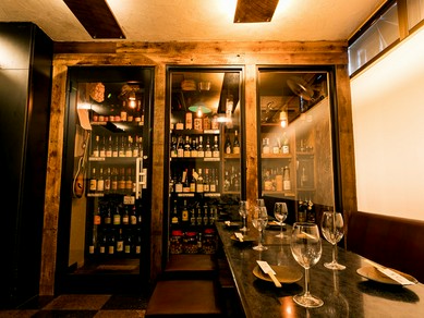 個室で気の合う友人と