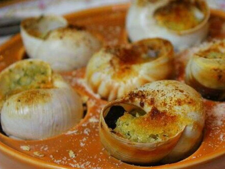 エスカルゴとガーリックバターとの相性は絶品『エスカルゴ 〜ブルゴーニュ風〜』