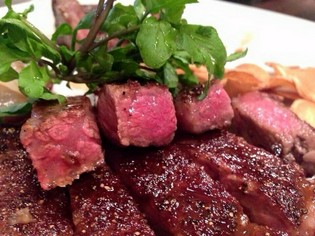 やわらかくジューシーな黒毛和牛の『千珠のサーロインステーキ』