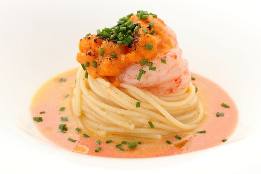 魚醤と柚子の果汁が隠し味の『うにとフルーツトマト(冷パスタ)』