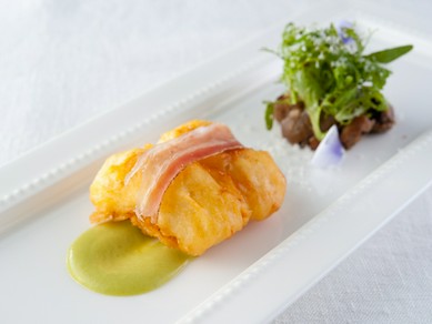 代表的な江戸前食材が洋風料理に大変身！　『前菜　アナゴのフリット』