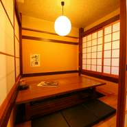 プライベート感を大切に設えた掘りごたつの個室席。接待や会食はもちろん、カップルのデートにもおすすめです。障子で空間を仕切った完全個室なので、大切なデートのひとときをゆっくりと過ごせます。