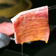 食材選びにまっすぐ向き合う姿勢は、ブランドにこだわらず、それぞれの部位にあったおいしいお肉が選りすぐられています。素材の良さを活かした、厚さやタレにもこだわりがありお店の思いが伝わってきます。