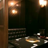  【焼肉　いのうえ　花小金井】には、個室も完備されているので、プライベート感を重視したい「女子会」にもおすすめのお店です。おいしい焼肉を囲むと話も弾みます。