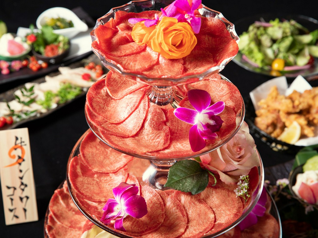 圧巻！そびえ立つ"牛タンタワー"！