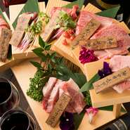 「霜降り」と「赤身」どちらの肉質も楽しみたい方に盛り合わせ付きのコースをご用意しております。どの部位もそれぞれ違った美味しさがありますので是非それぞれの旨さを食べ比べ、堪能してください。