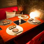 2名から最大100名まで可能な広々個室空間です。コース料理も充実しているので、デートや宴会、女子会など幅広く利用OK。A5ランクの神戸牛をお楽しみ頂ける贅沢な焼肉ダイニング。
