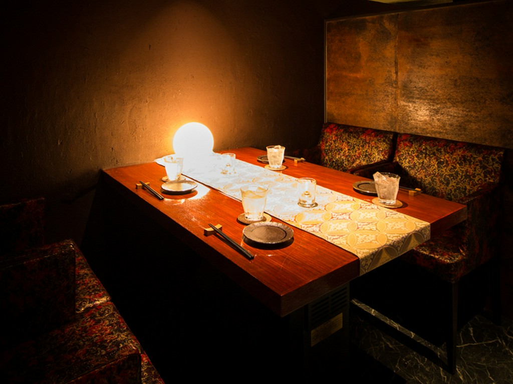 店内は「落ち着いた大人の雰囲気」個室は2名様からご利用可能