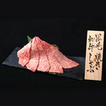 最高級黒毛和牛と卵が絡み旨味を存分に引き立てます。