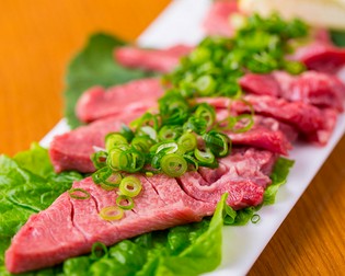 柔らかい食感をお楽しみください『神戸牛厚切り塩タン』