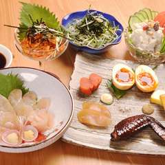 料理やお酒をシェアして女子会も盛り上がる