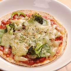 たっぷりの有機野菜を味わえる『トルティーヤピザ』
