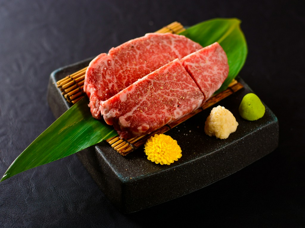 自社管理で鮮度抜群のえぞ但馬牛のレアステーキを薄切りに『霜降り（レアステーキ薄切り）』