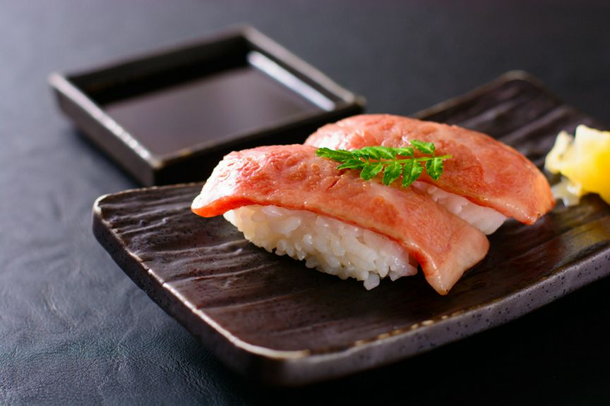 まるでお口でとろける大トロの味わい『牛大トロ炙りにぎり』