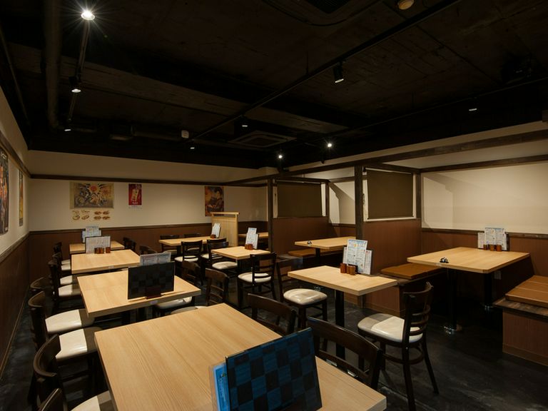 半個室が用意されており、ゆったりと食事を楽しめます