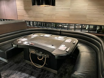 大切なお客さまへの接待にぴったり。半個室のソファーシート