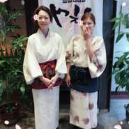 接待でのご利用はもちろん、和の雰囲気漂う店内の中
女性スタッフは皆和服で皆様をお待ちしております(#^.^#)