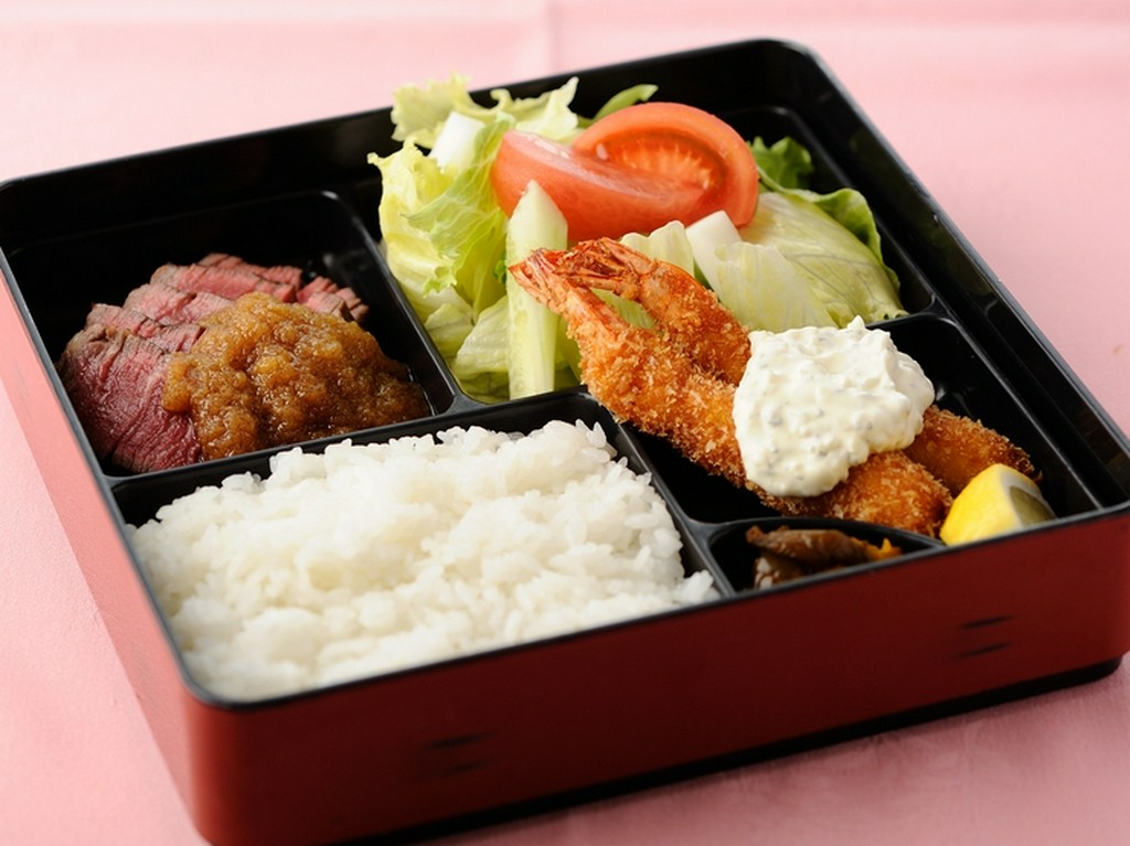 グリーンサラダのフィレステーキ弁当