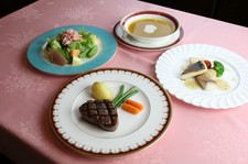 国産のフィレがメイン料理のコースです
オードブルには姫路市の市場で仕入れた魚を調理して提供してます。
