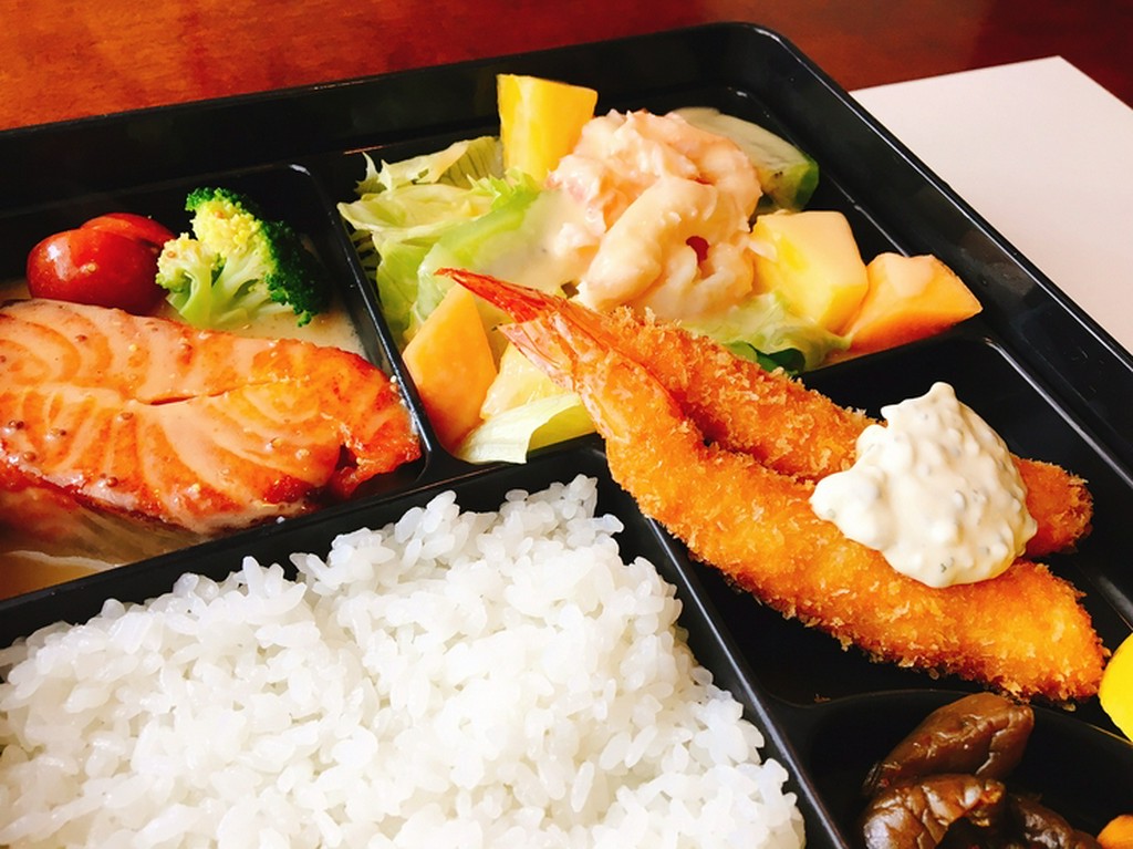 お魚のお弁当も好評です、自家製マスタードソーズが絶妙です。