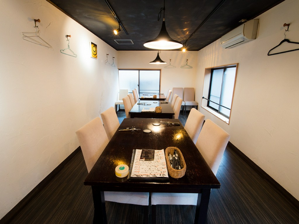 こだわりの創作フレンチコースを堪能　ゆったり寛げる2階席