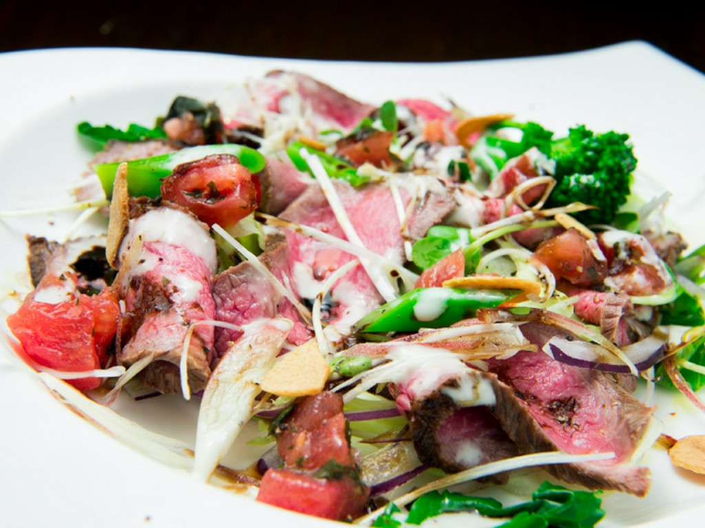 『和牛ローストビーフ』はバルサミコ酢でさっぱり　無農薬地野菜とともに前菜感覚で