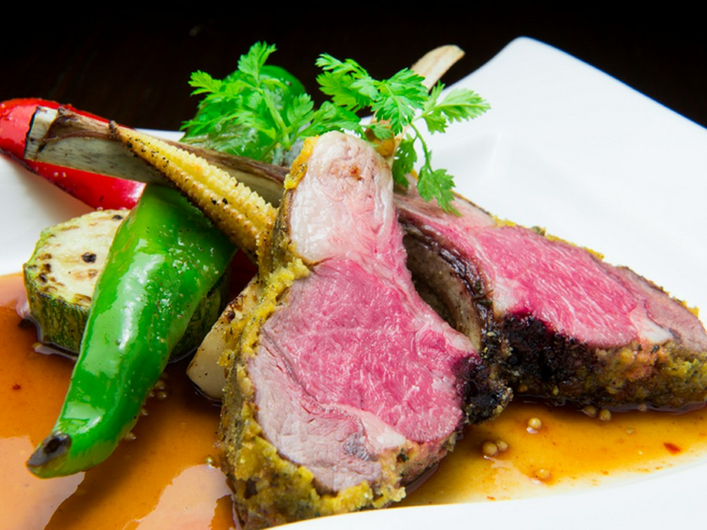 赤ワインと粒マスタードの濃厚ソース『仔羊香草パン粉焼き』