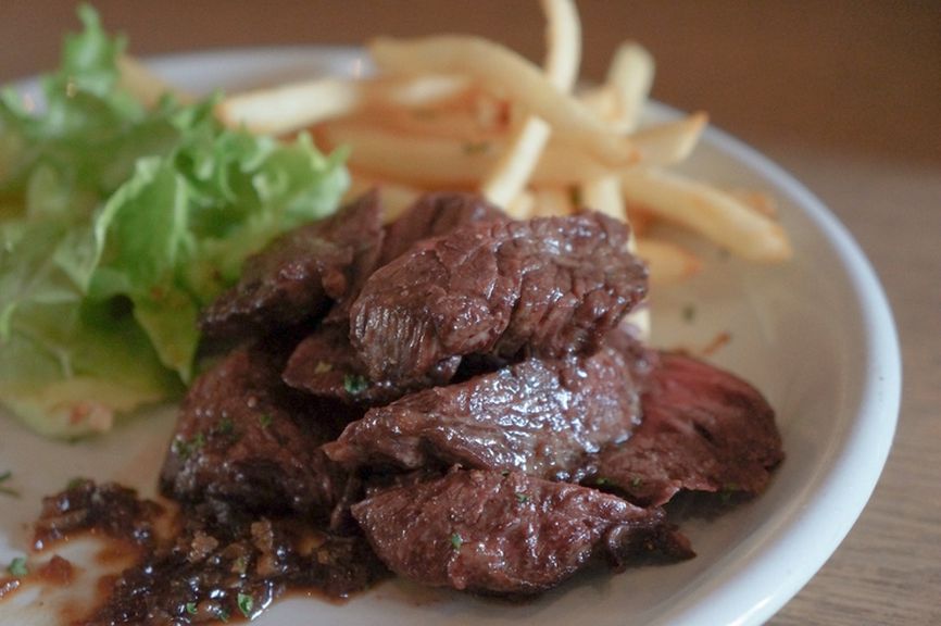 じゅわっとジューシーで柔らかい『牛サガリステーキ』