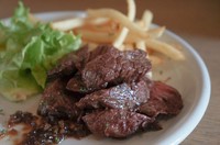 じゅわっとジューシーで柔らかい『牛サガリステーキ』