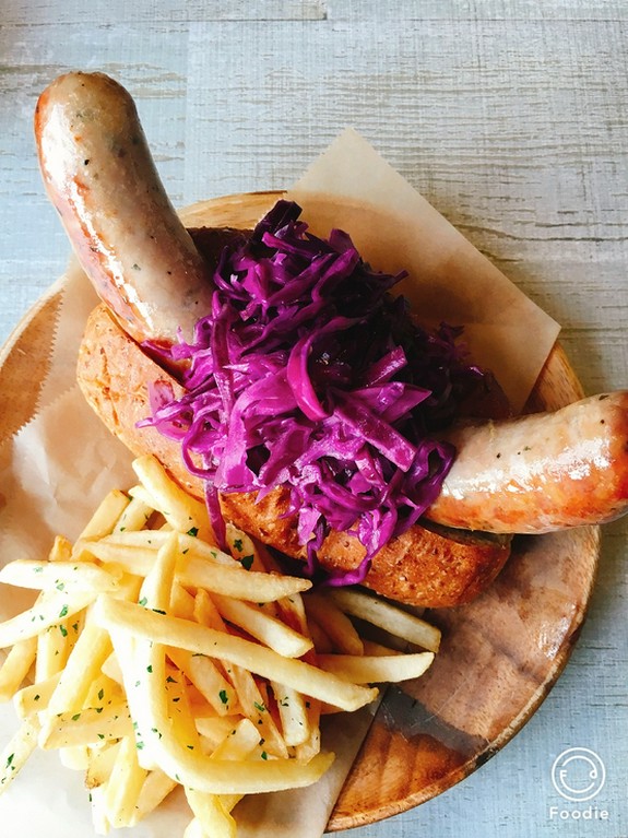 【平日限定】名物自家製ソーセージのホットドッグ