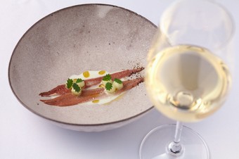 いわば自家製アンチョビ。供する直前まで小骨をとって丁寧に