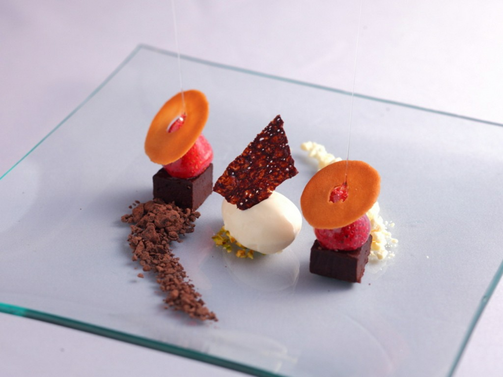 飴細工が見事な美しさを描き出す『デザート』