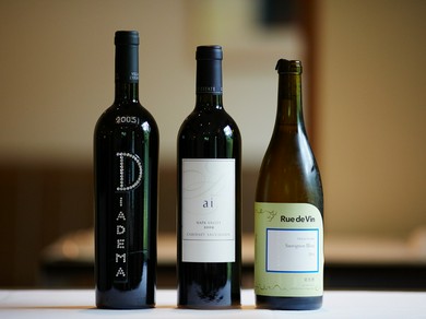 シェフの個性を熟知した奥様セレクトのワインの数々