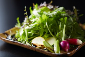とにかく新鮮でおいしい『朝どれ地野菜のサラダ』
