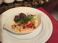 ポワレ･･ふっくらと焼き上げ、その日の魚に合わせたソースをかけてー
ボンファン･･白ワイン、クリームをたっぷりと使いオーブンで仕上げますー