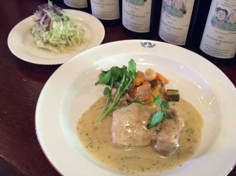 本日の肉料理(日替わりでディルチェット、牛バラ肉の赤ワイン煮込みなど)