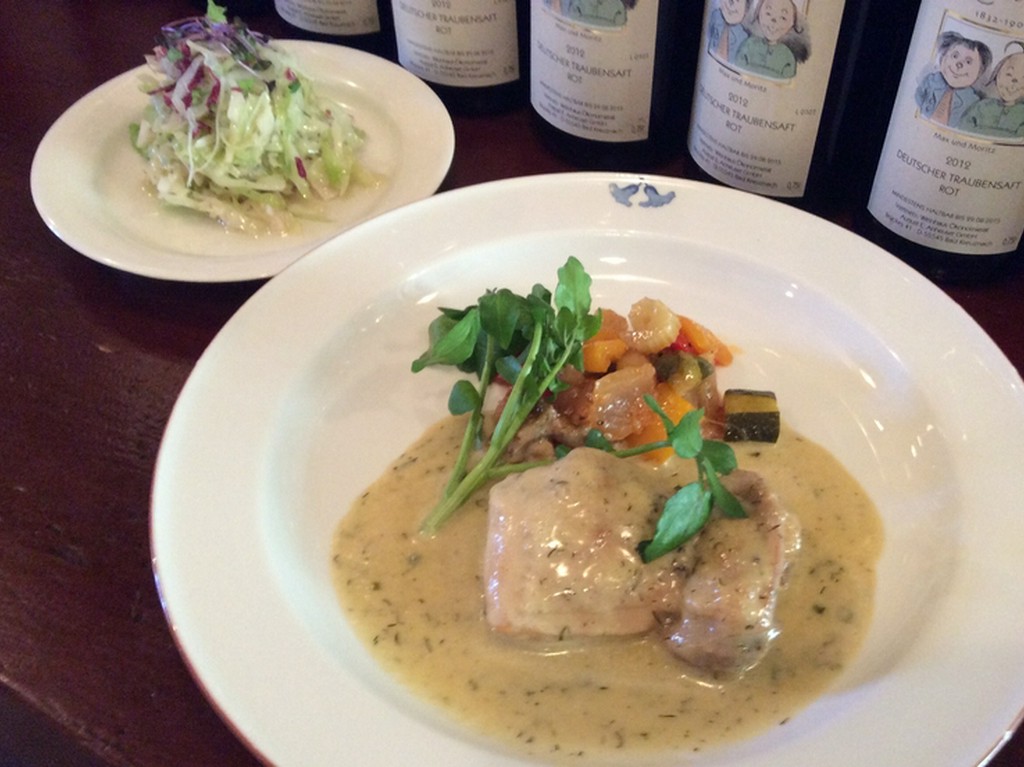 本日の肉料理(日替わりでディルチェット、牛バラ肉の赤ワイン煮込みなど)