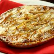 北欧の主食である「じゃが芋」、伝統の保存食「アンチョビ」、「乳製品」が織りなすスウェーデンの美味。国民的料理です。
ランチの北欧満喫コースとディナーのメインディッシュ全品に付け合わせております。