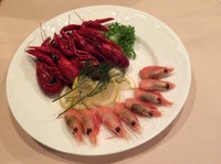 新鮮な海老の旨味がたっぷり！
写真は夏季限定のザリガニとの盛り合わせです。