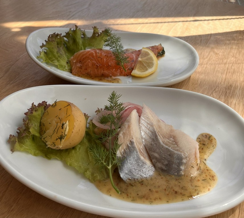 北欧の代表的な前菜　ノルウェー産にしんのマリネ＆熟成サーモン