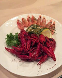 スウェーデンの夏の風物詩『ザリガニ』など、季節ごとの味わいを