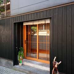 石畳の「かくれんぼ横丁」に、ひっそりとした店構え