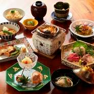 「前菜」「お椀」「お造り」「焚合せ」「焼物（2種）」「揚物」「お食事」「甘味」等、全9品ほどをご用意する懐石料理。