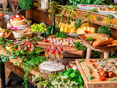 2種類のビュッフェスタイル。オプション料理も多彩に選べます