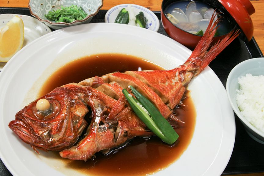 新鮮な海の幸をふんだんに使った料理