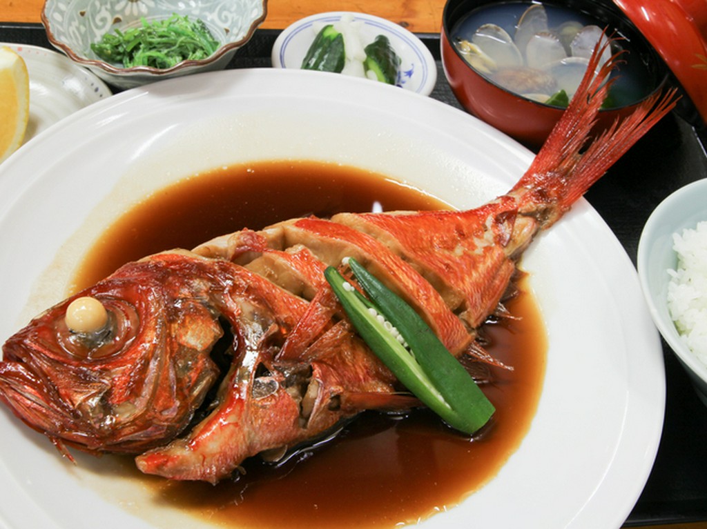 新鮮な海の幸をふんだんに使った料理