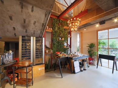 大きなワインセラーには、お値打ち価格なワインがたくさん