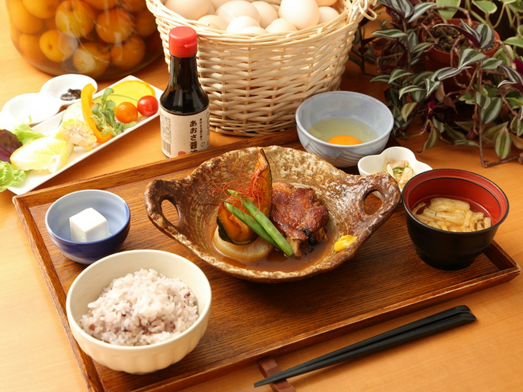 香ばしくてやわらかな『立川産豚肉の4時間煮込んだ焼き角煮御膳』